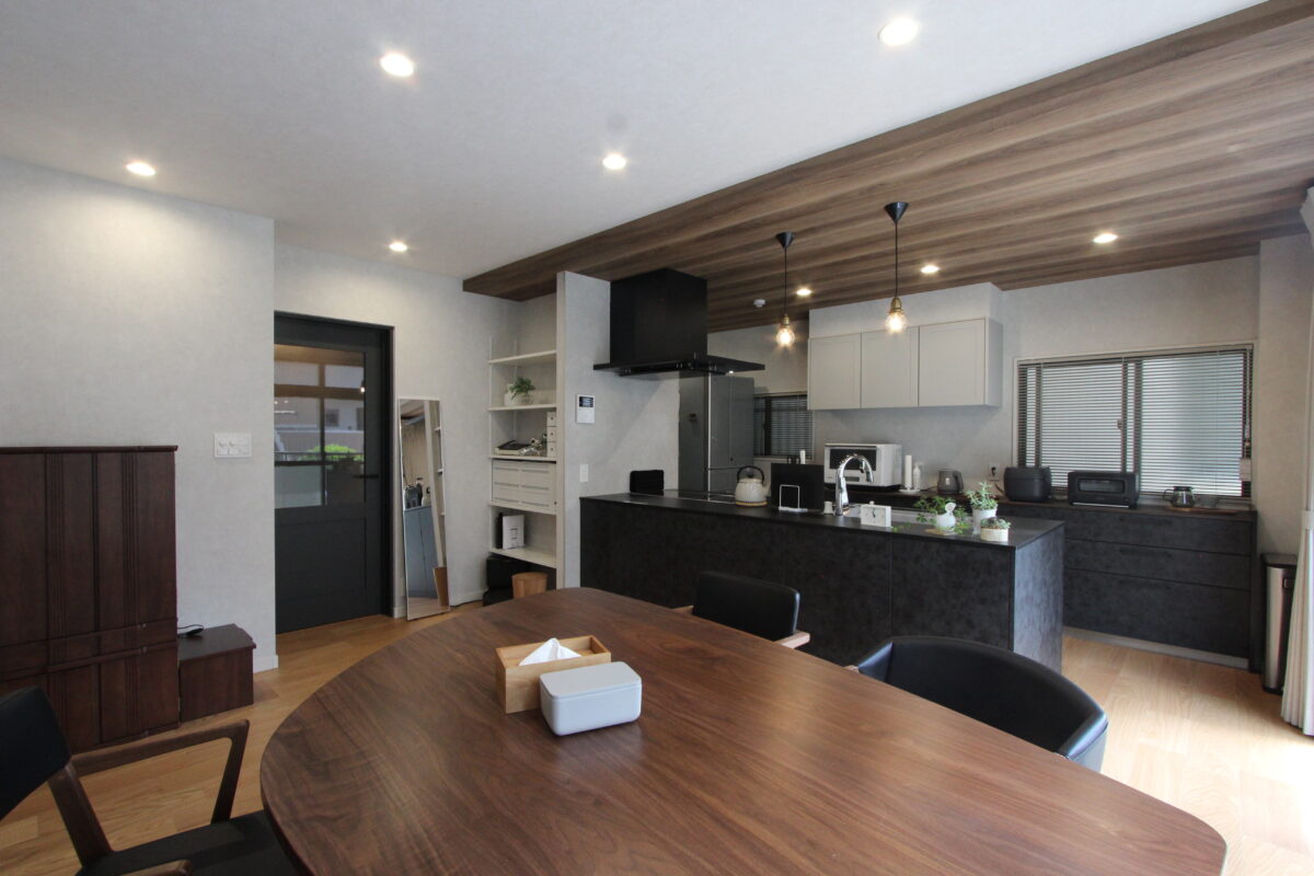 和室中心の部屋を洋室3LDKにリノベーション